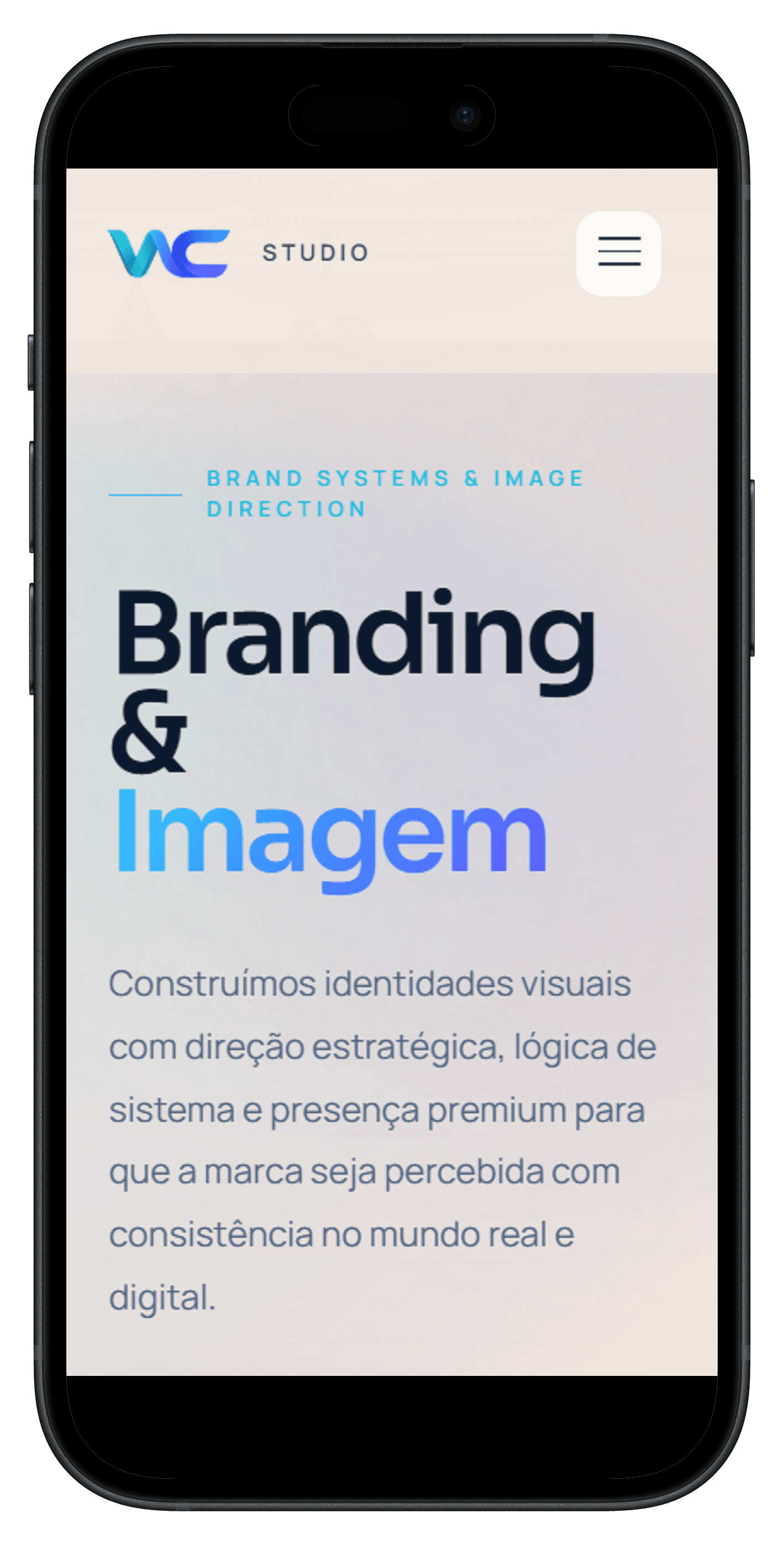 Mockup de branding system em desktop e iPhone